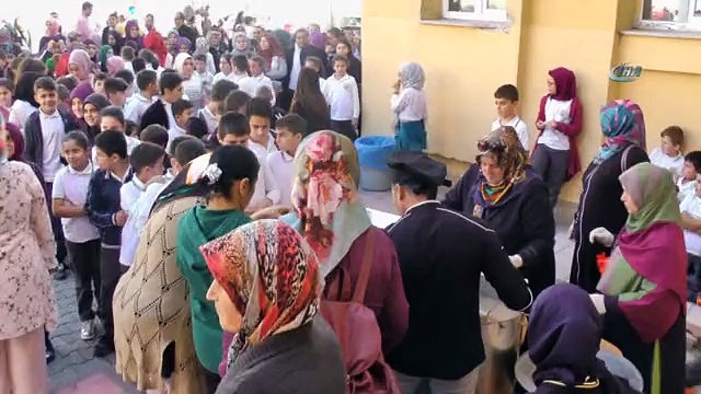 İmam Hatip Lisesinden Bin Kişiye Aşure İkram Edildi