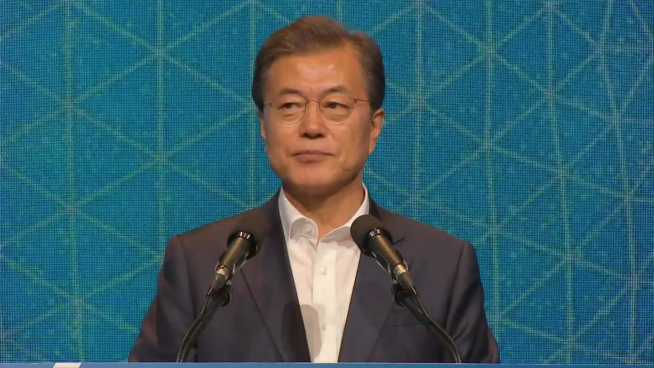 문재인 대통령 "4차산업혁명이 우리 미래...혁신 친화적 창업국가 만들자" / YTN