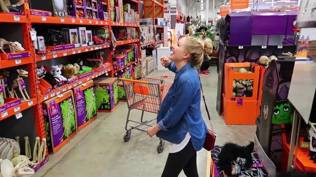 Surprising Our Kids With Spoopy Halloween Decorations!