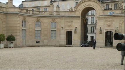 ABD Konseyi Başkanı Tusk, Fransa Cumhurbaşkanı Macron'la Görüştü