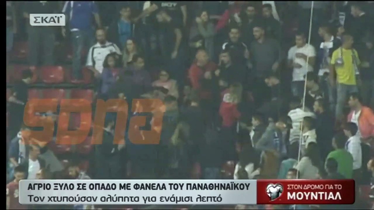 Un homme en maillot du Panathinaikos agressé dans le terrain de l'Olympiakos en Grèce.