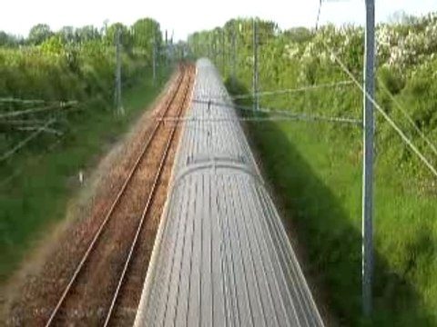 Passage au PK 327 une BB26000 à 200 KM H