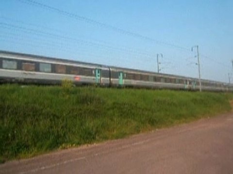 PK 225 Train voyageur avec BB26000 + BB16000 en vehicule