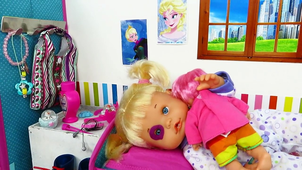 ¡Mamá Nenuco sigue embarazada! Nueva habitación muñecos bebés gemelos Aventuras de bebés