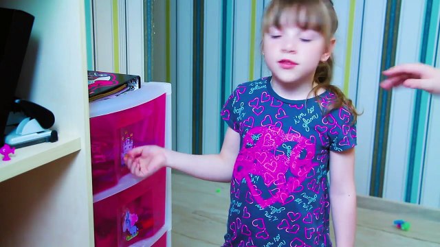 Бассейн и Шары с ШОКОЛАДОМ Челлендж лопни ЛЕДЯНОЙ Шар с Шоколадом Вредные детки замерзли Ютуб детям