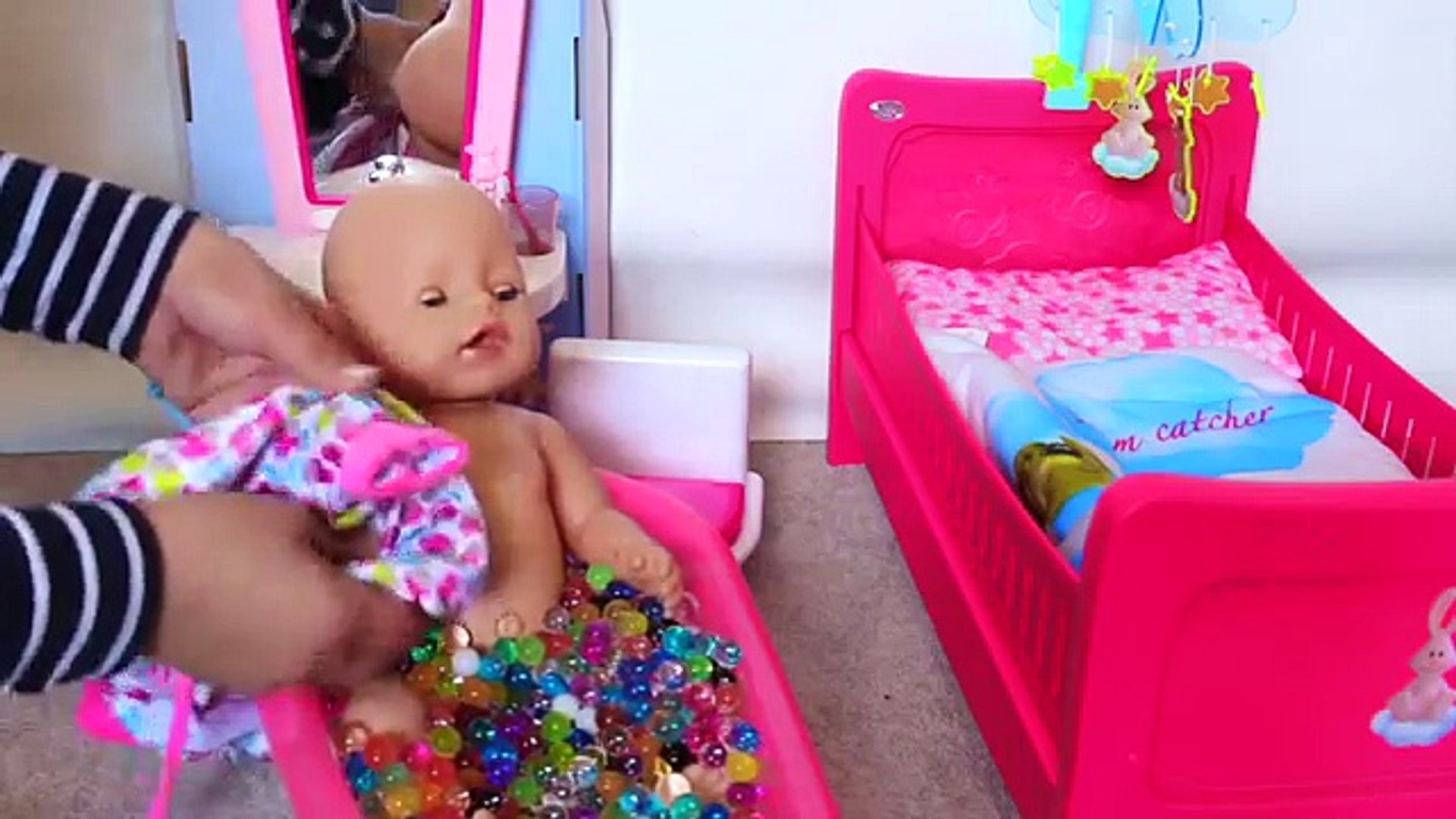 Baby Doll Bath time - Baby Born pee, bath, sleep time, feeding time  PlayToys – Видео Dailymotion