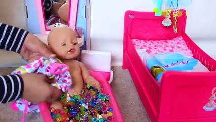 Baby Doll Bath time - Baby Born pee, bath, sleep time, feeding time PlayToys