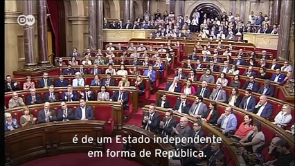 Líder catalão congela independência e prorroga tensão