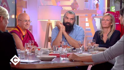 Matthieu Ricard, Sébastien Chabal et Estelle Lefébure au dîner - C à Vous - 11/10/2017