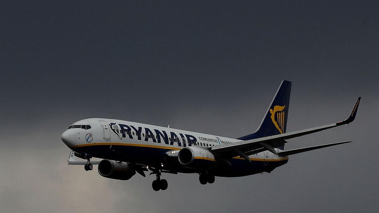 «Πυρά» Ryanair σε Fraport για τις αυξήσεις τελώ...
