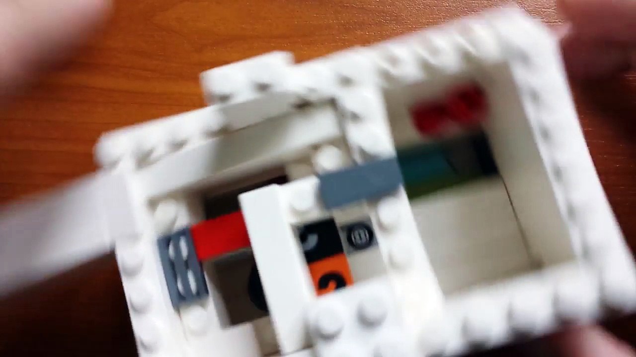 Présentation dune machine à bonbon en Lego