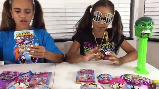 BLOODY HULK Candy Machine SUPERHERO Spiderman GIANT Pez Sophia Sarah In Real Life Toys Family Movies