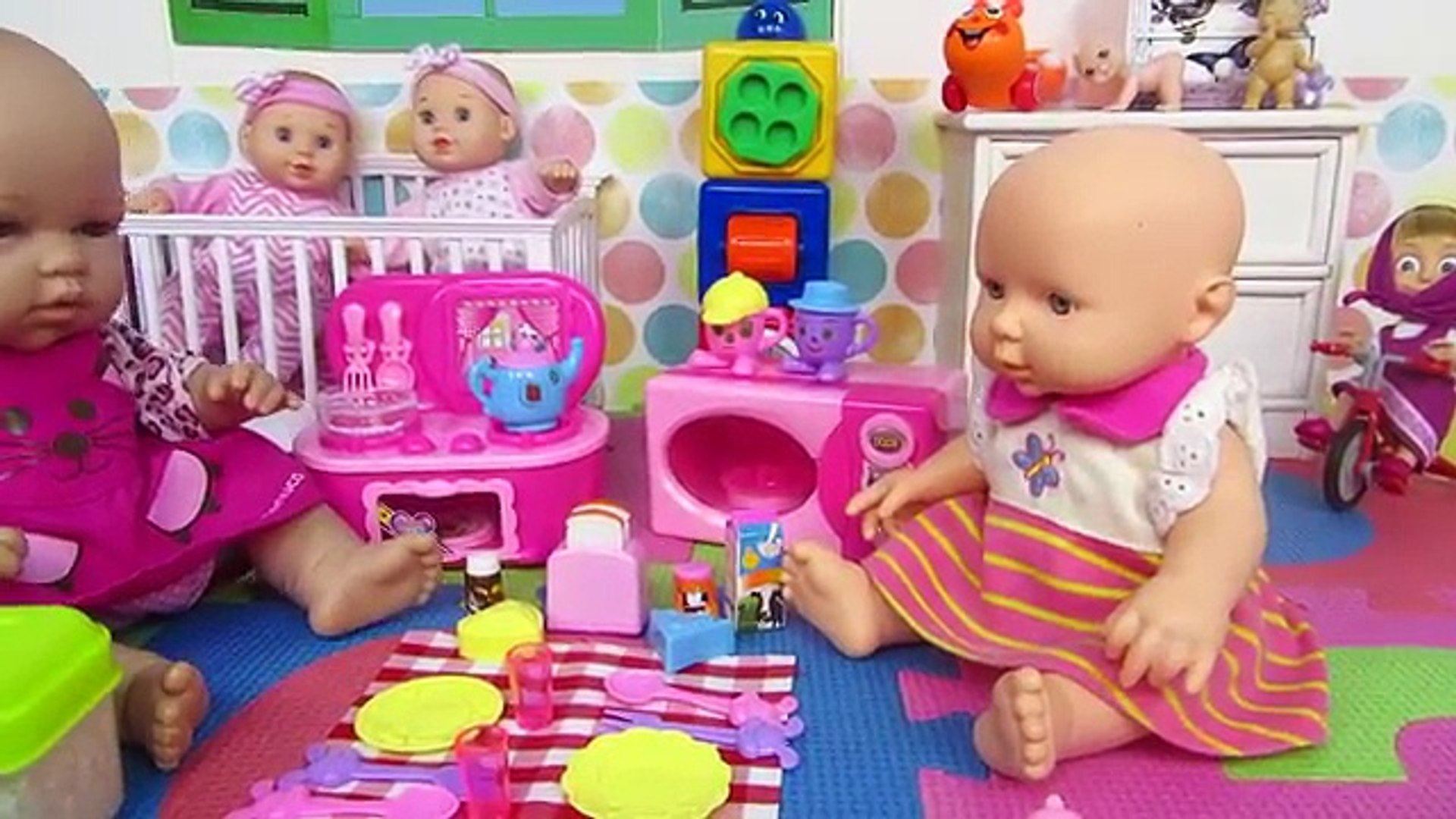 Jugando a cocinas de juguete con bebé Lucía Ana Mundo Juguetes vídeos de bebés de juguete─影片 Dailymotion