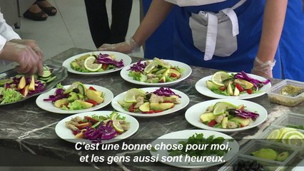 Rabat: dans un restaurant, des déficients mentaux en cuisine