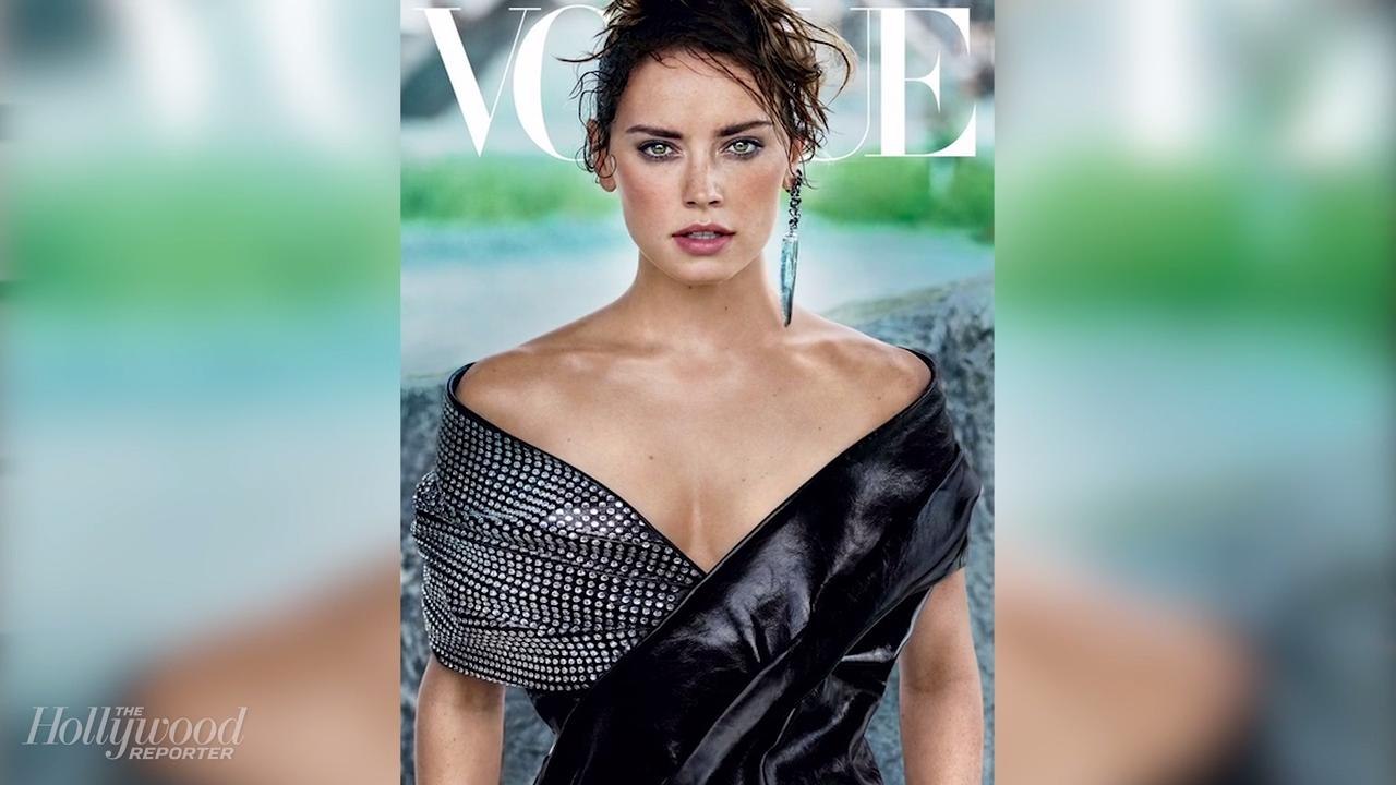 The Way Daisy Ridley Remembers Carrie Fisher Will Give You All The Feels | THR News