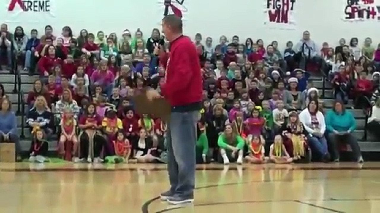 U.S. Soldier Surprises Sister at School Assembly