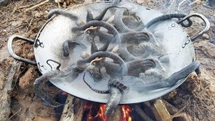 Do You Like This Cooking Style? Cambodia Daily Life Kids Fried Spicy Water Snake in My Vil