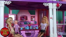 Мультик для девочек, Видео с куклами Барби, у девочки болит живот, Игрушки для детей играем в куклы