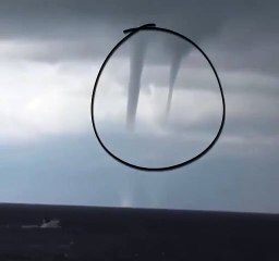 Plane Flying Through Tornadoes!