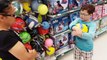 TIPOS DE CRIANÇAS na loja de brinquedos 04 - COM A VOVÓ