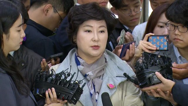 가수 故 김광석 아내 서해순 씨 경찰 출석... 의혹 없다 / YTN