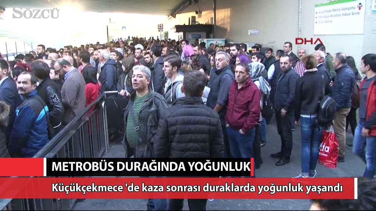 Metrobüs yolunda kaza duraklarda yoğunluğa neden oldu