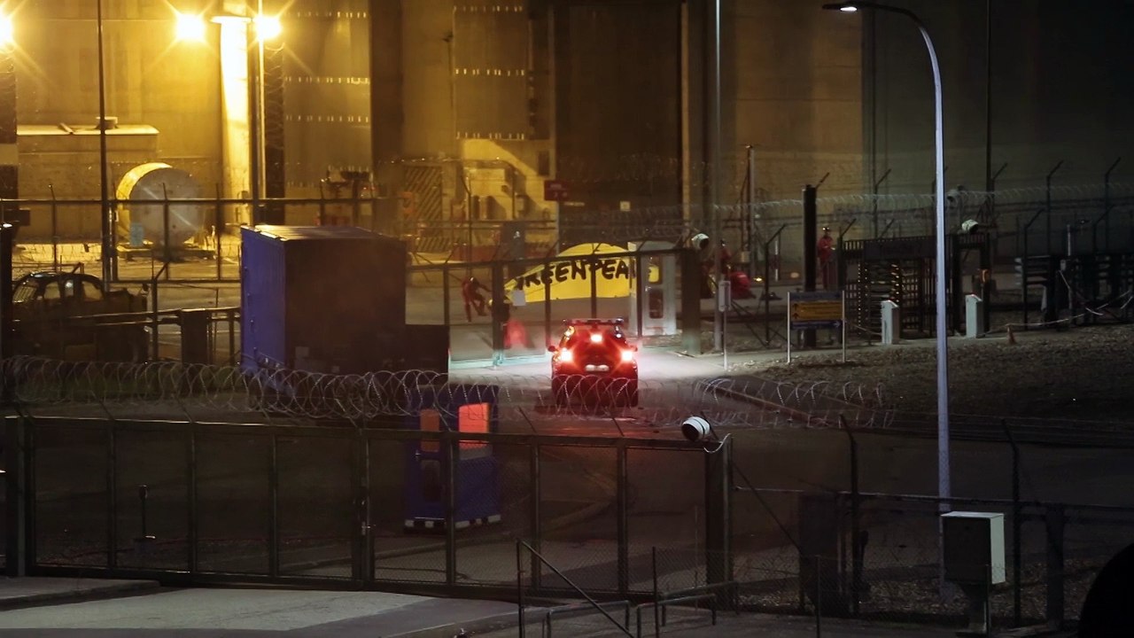 Greenpeace. Un feu d'artifice tiré "au pied" d'une piscine nucléaire
