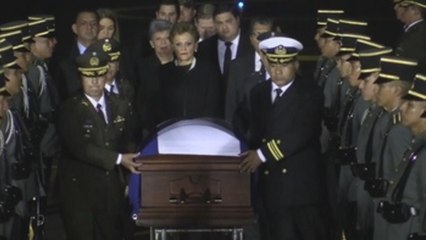 Llegan a El Salvador restos del expresidente Calderón Sol, fallecido en EEUU