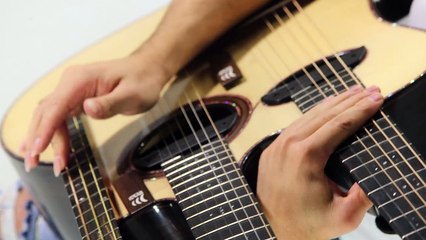 Il joue du Gorillaz sur une guitare à 3 manches !! FEEL GOOD INC