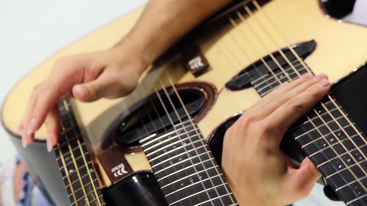 Il joue du Gorillaz sur une guitare à 3 manches !! FEEL GOOD INC