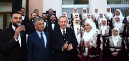 Cumhurbaşkanı Erdoğan, Boşnak Gençlerle İlahi Söyledi