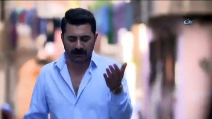 Ünlü Türkücü'nün Aracına Silahlı Saldırı