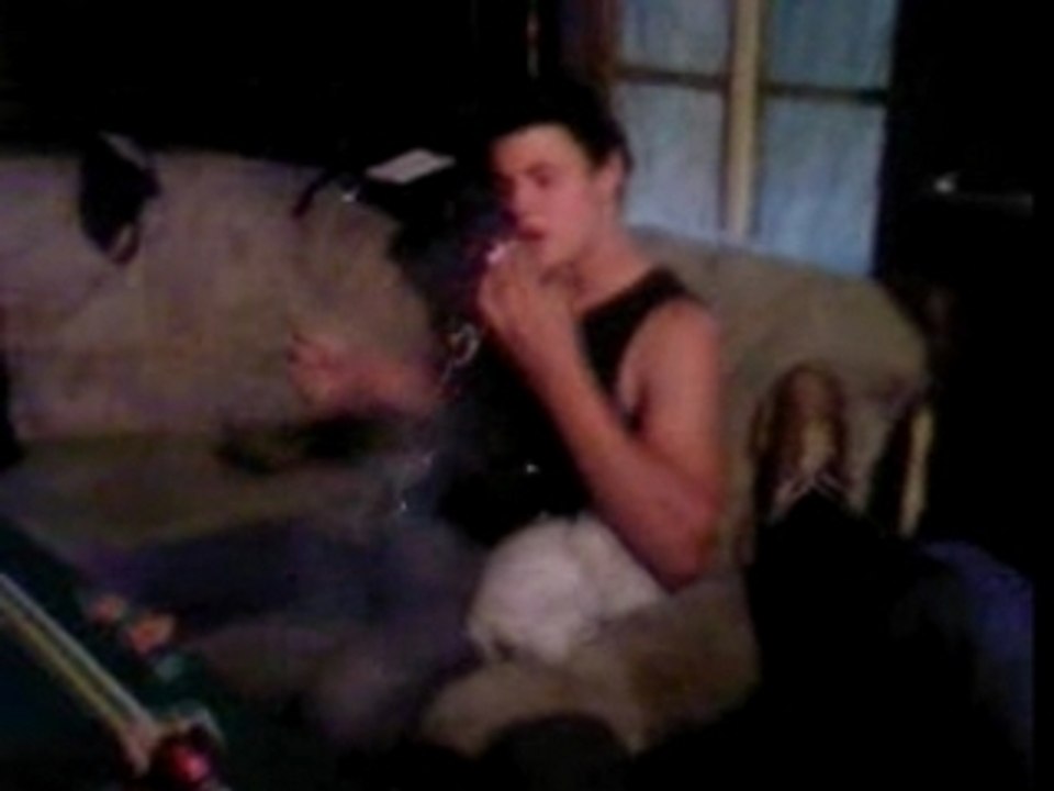 Damien piégé avec la cigarette!