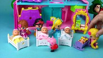 PEPPA PIG: LOS BEBES DE BLANCANIEVES, CENICIENTA Y PRINCESA RAPUNZEL PINYPON SE ESCAPAN! Cuento Pepa