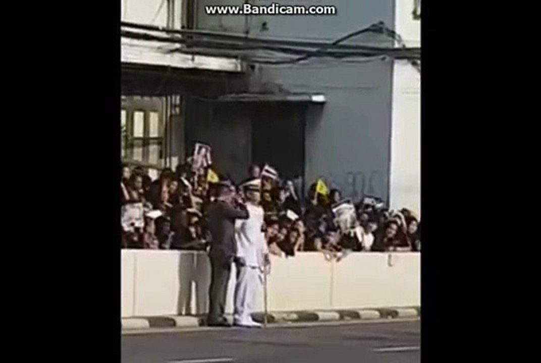 ทหารอารักขา ขบวนพระบรมศพ ถึงจะอ่อนแรงแต่กัดฟันสู้เพื่อได้ถวายงาน
