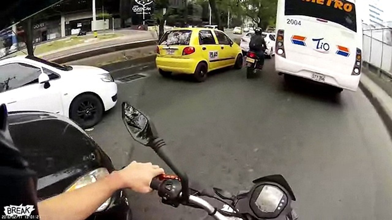 Idiot Drivers & Car Crashes! - Breaking Videos