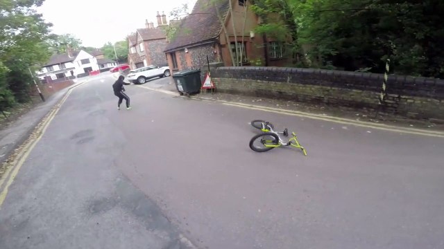 Un motard arrête un voleur de téléphone !