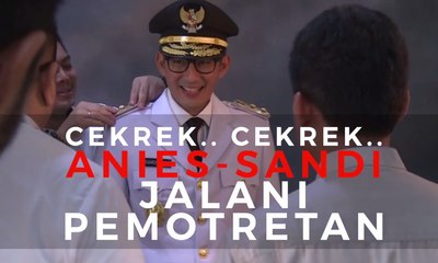 Cekrek...Cekrek... Anies-Sandi Ikuti Pemotretan
