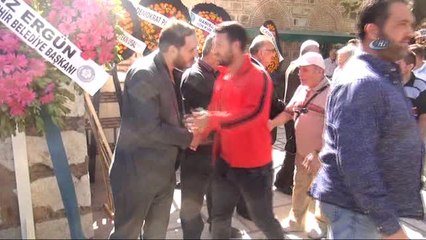 Bülent Arınç Manisalı İşadamının Cenazesine Katıldı