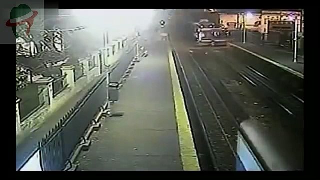 Treno Deraglia in stazione