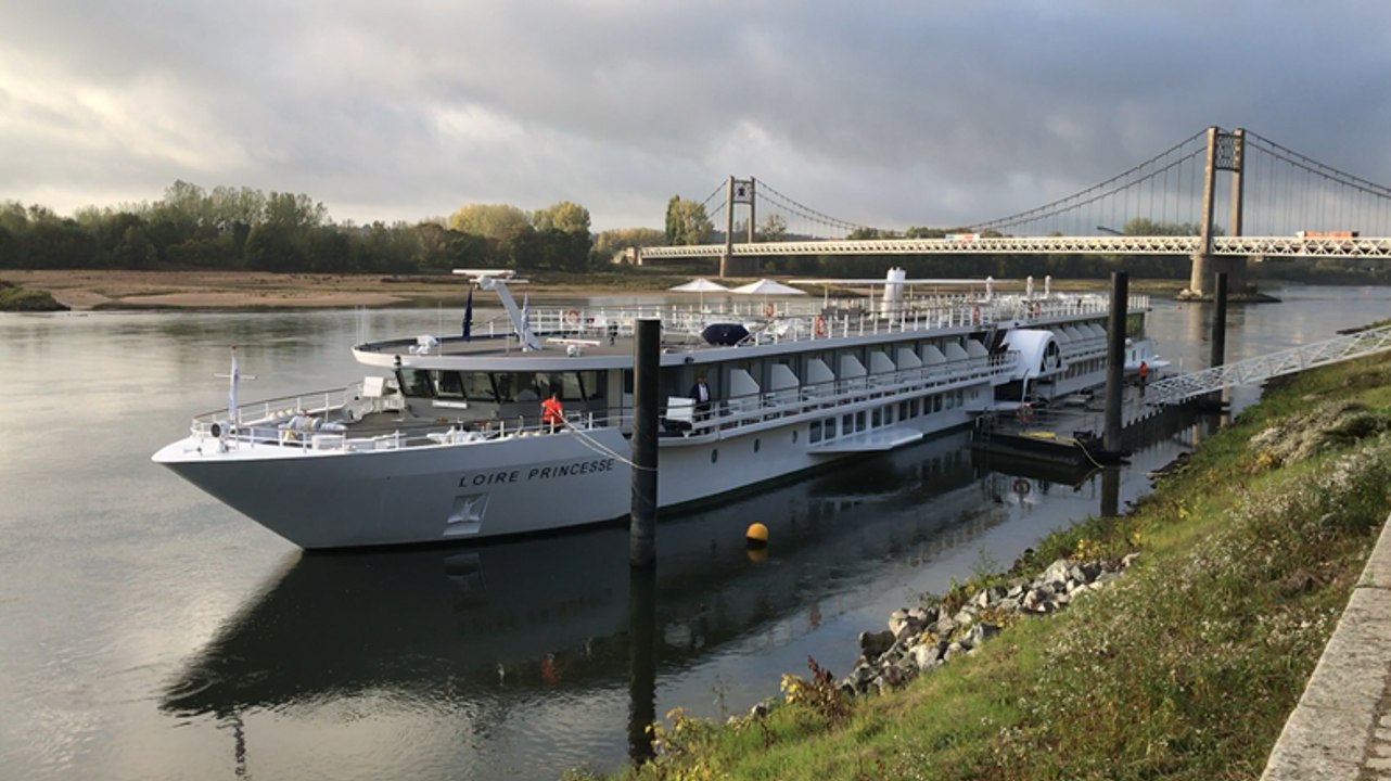 Petit demi-tour pour le long "Loire princesse" à Ancenis