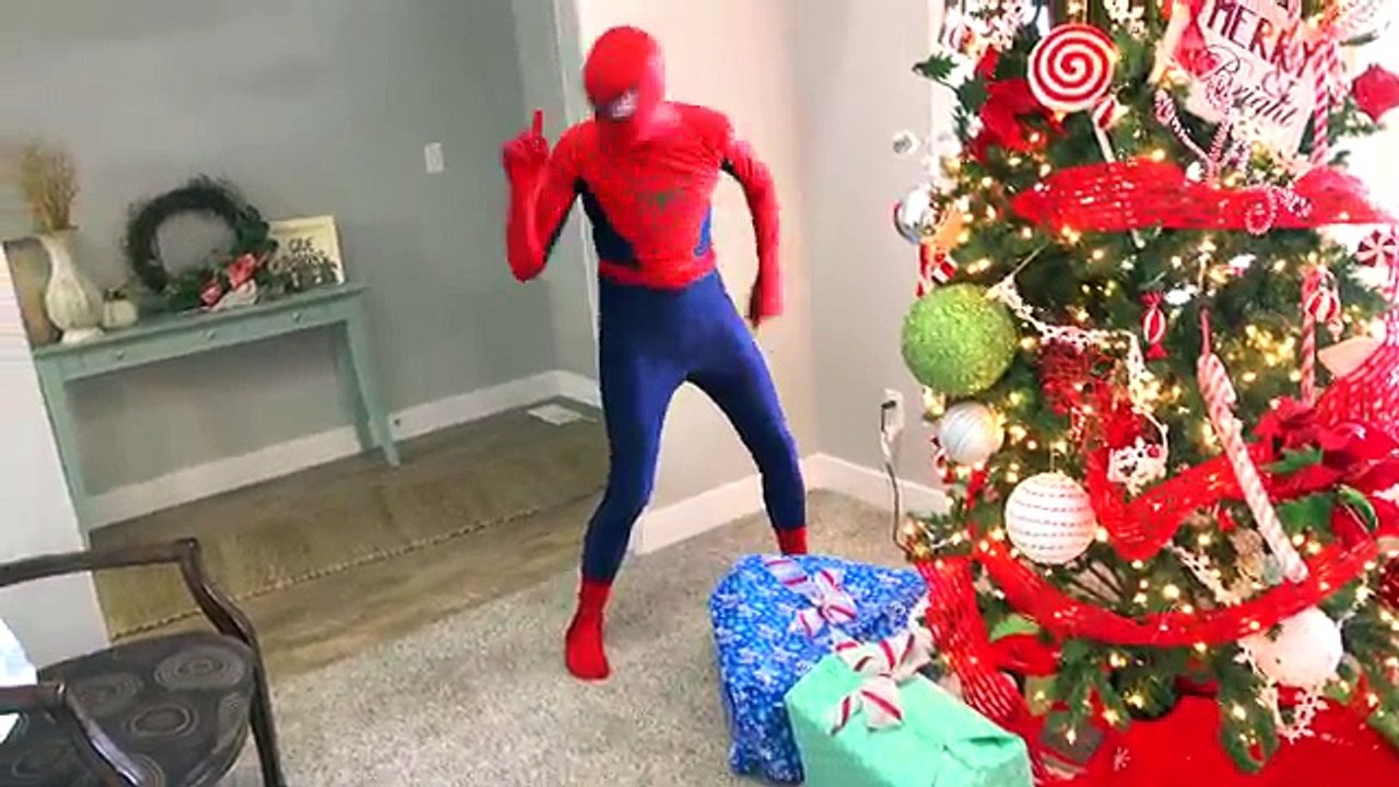 Spiderman hit by hoverboard!! Evil Elsa loses control!! Disney Princess Christmas toys! Funny