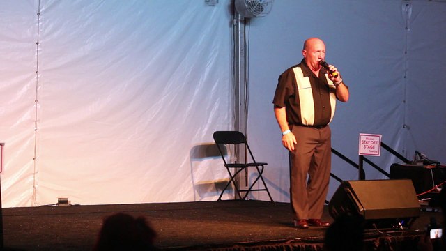 Danny McCorkle sings 'Blue suede Shoes' Elvis Week 2017