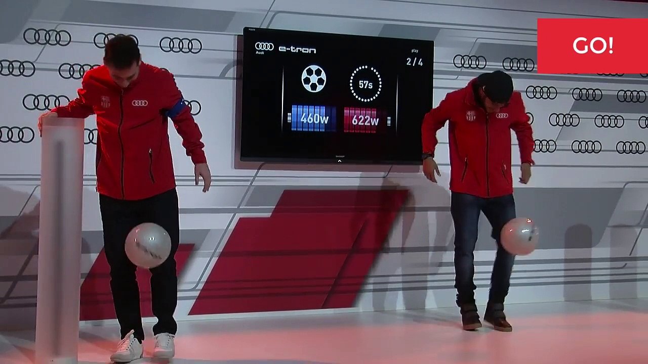 Messi vs Neymar juggling the ball