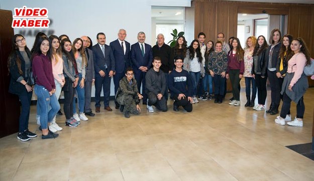 (12 Ekim 2017) YAVRU VATAN’DAN LİSE ÖĞRENCİLERİ BAŞKAN ÇELİK’İ ZİYARET ETTİ BAŞKAN ÇELİK: “KIBRIS BİZİM PARÇAMIZ”