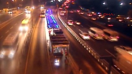 Metrobüs yolunda kaza