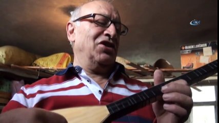 Evine Gelen Şahine Türkü Besteleyip, Saz Çaldı