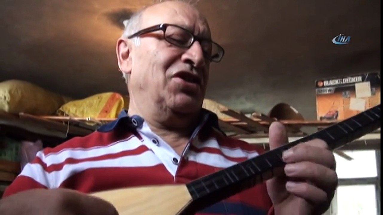 Evine Gelen Şahine Türkü Besteleyip, Saz Çaldı