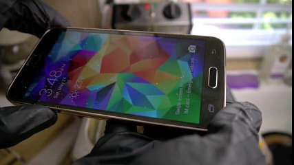 Samsung Galaxy S5 in Deep Fryer Test