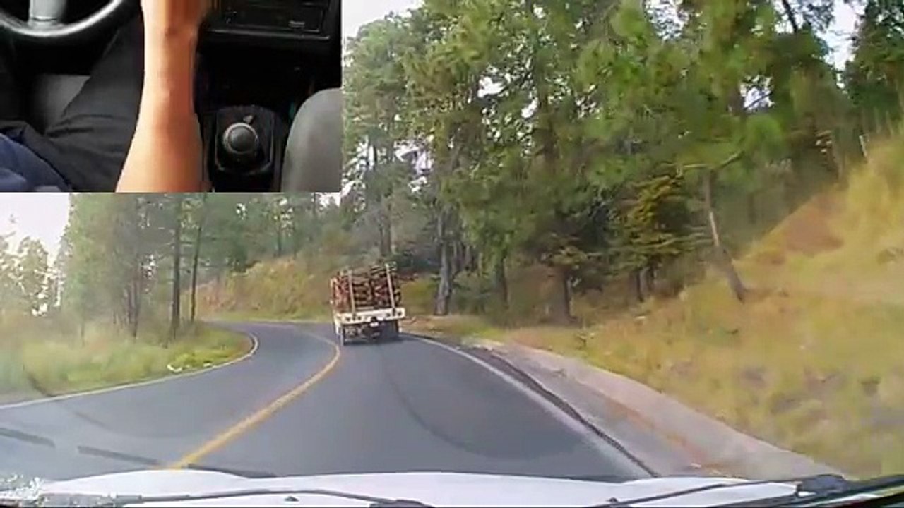 Como frenar en carretera de curvas con auto estandar. Similar al manejo en autopista.